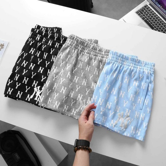 New York Yankees - Picture 2 of 5